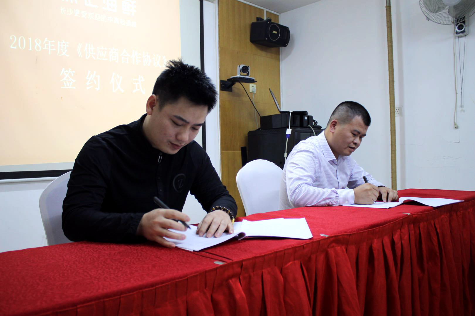 長沙中央空調(diào),湖南中央空調(diào),長沙格力中央空調(diào),長沙麥克維爾中央空調(diào),長沙大金中央空調(diào),長沙中央安裝施工,長沙中央空調(diào)公司哪家好？湖南辰遠(yuǎn)空調(diào)工程有限公司