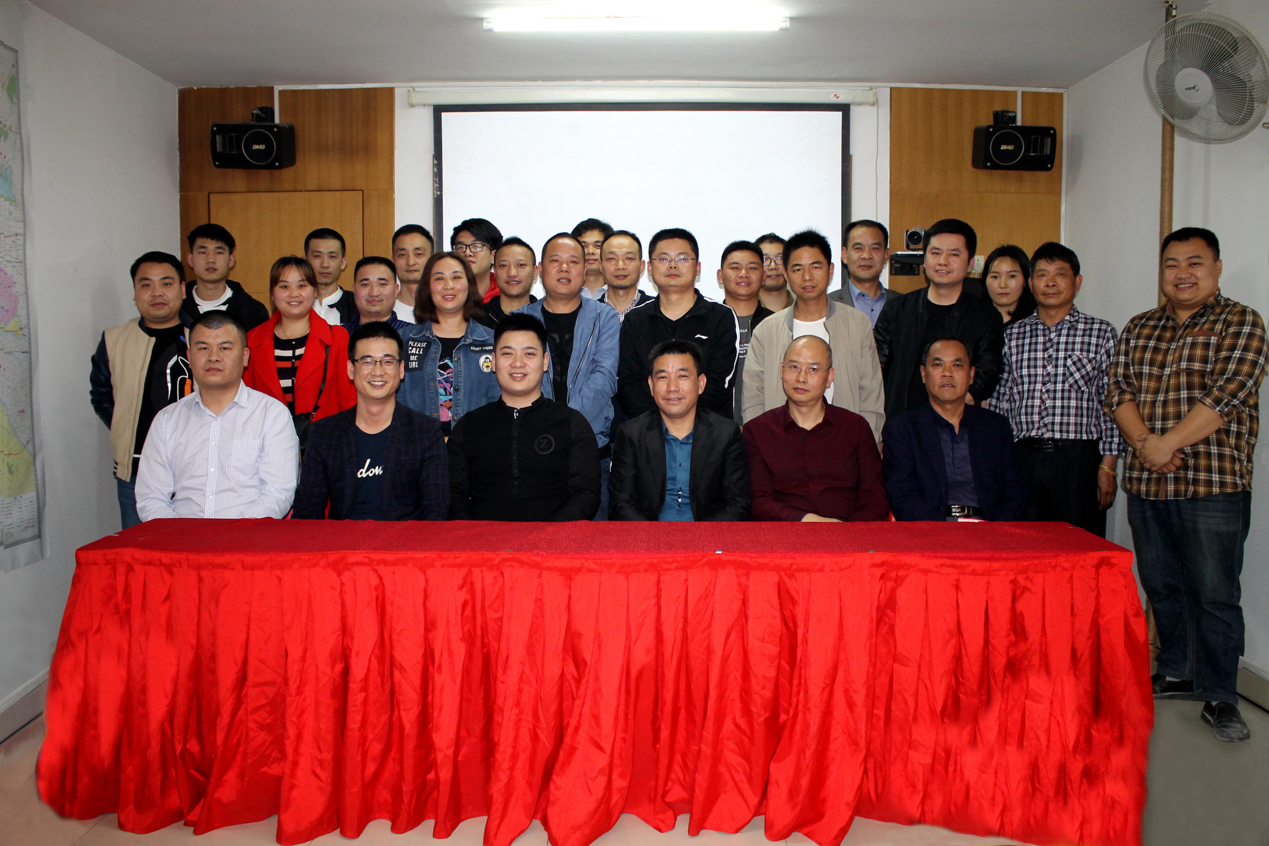 長沙中央空調(diào),湖南中央空調(diào),長沙格力中央空調(diào),長沙麥克維爾中央空調(diào),長沙大金中央空調(diào),長沙中央安裝施工,長沙中央空調(diào)公司哪家好？湖南辰遠(yuǎn)空調(diào)工程有限公司